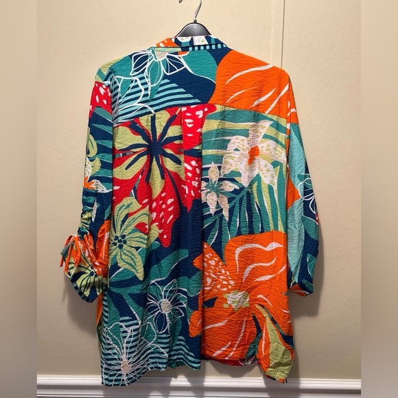 John Mark Tropical Floral Print Top - Picture 2 of 10
